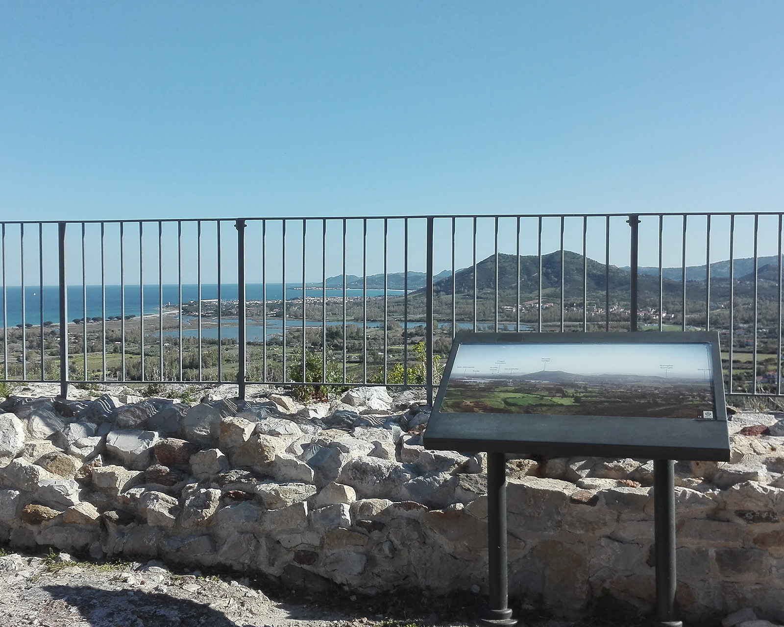 Design e realizzazione dei cartelli panoramici del Castello della Fava a Posada