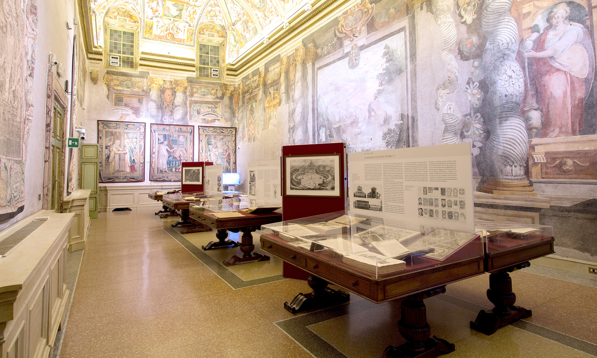 Allestimento della mostra Antiquorum Habet alla Sala Zuccari a Roma