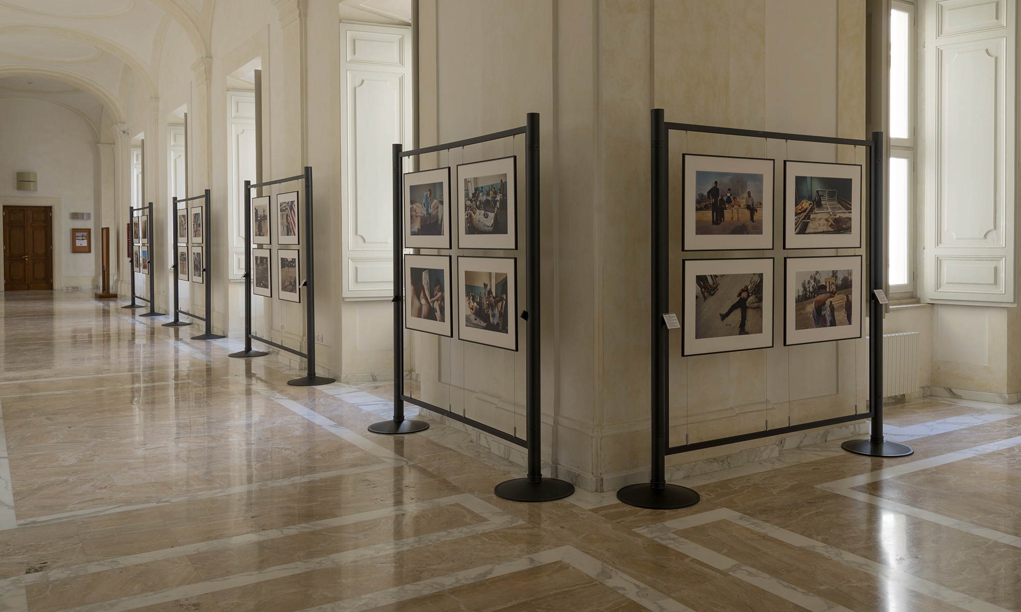 Allestimento della Mostra su Jan Sibik a Roma nel palazzo di Sant'Apollinare