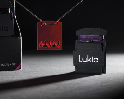Design e packaging del pendente in plexiglass Lukia